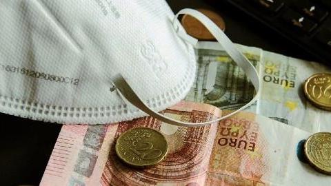 Ξεκινούν οι αιτήσεις για το επίδομα των 800 ευρώ: πως θα το πάρετε (βήμα - βήμα)